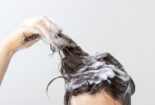 Naturalny szampon do włosów - jak go wybrać i dlaczego warto?